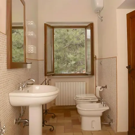 Casa vacanze 4 Bedroom Stunning In Serrungarina