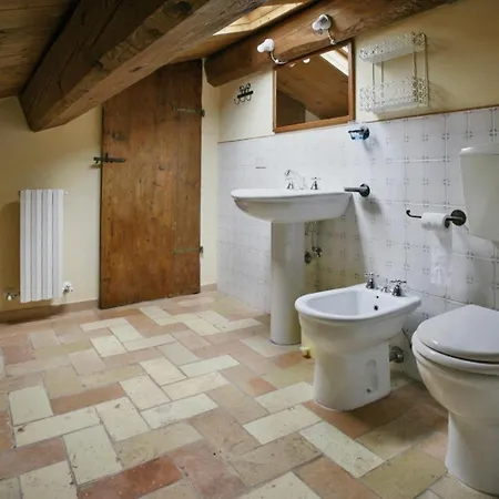 4 Bedroom Stunning In Casa vacanze